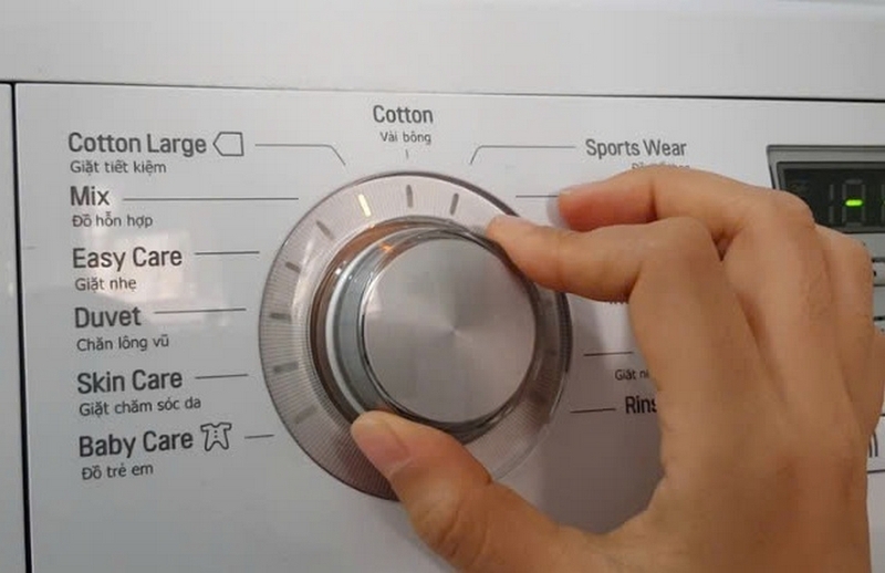 Cách giặt quần áo đen không bị phai màu ảnh 4