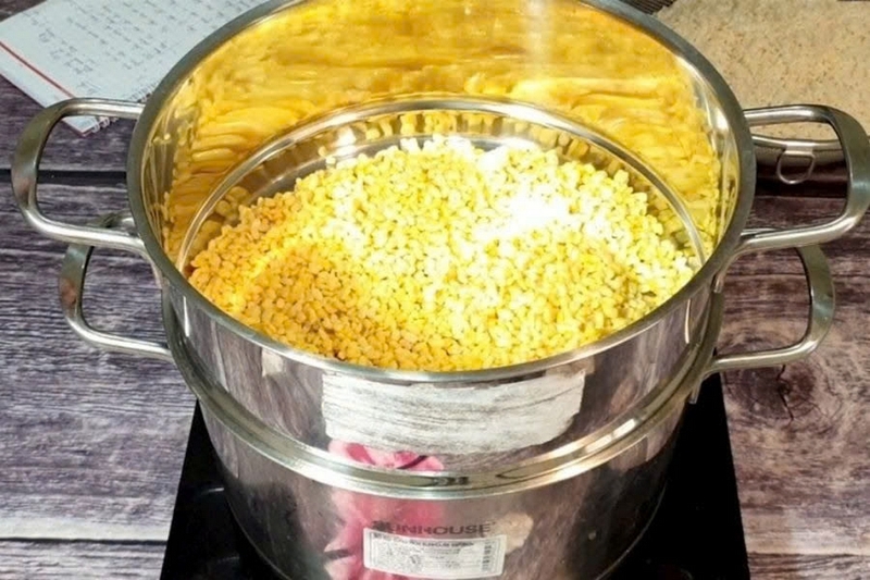 Cách gói bánh chưng bằng khuôn ảnh 2