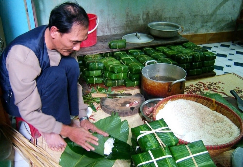 Cách gói bánh chưng bằng lá chuối ảnh 1