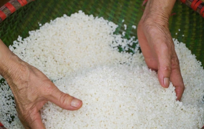 C&aacute;ch g&oacute;i b&aacute;nh chưng d&agrave;i ảnh 7