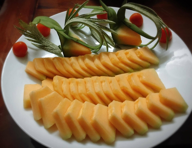 Cách gọt dưa lưới (hình 4)