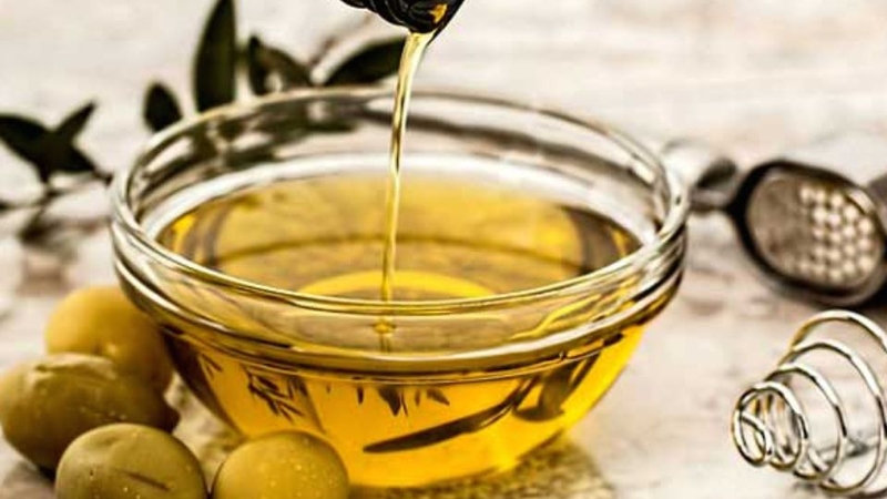Dùng dầu olive