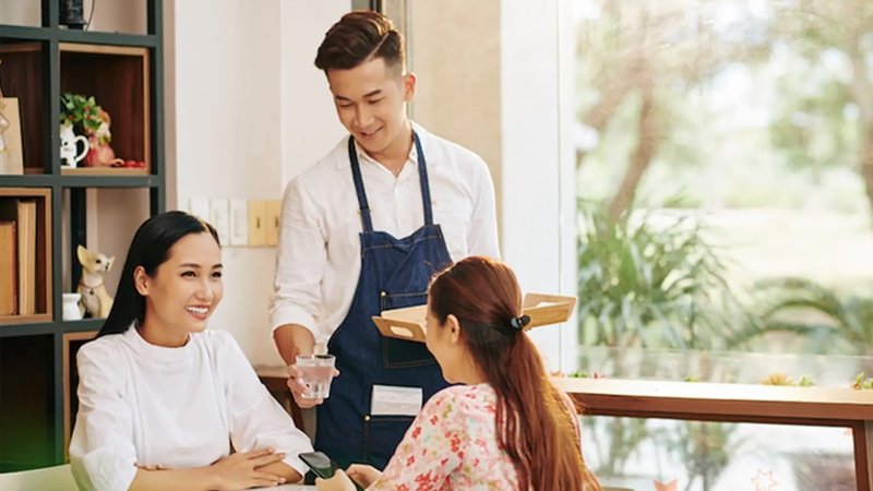 Phục vụ là công việc bán thời gian phổ biến của người trẻ