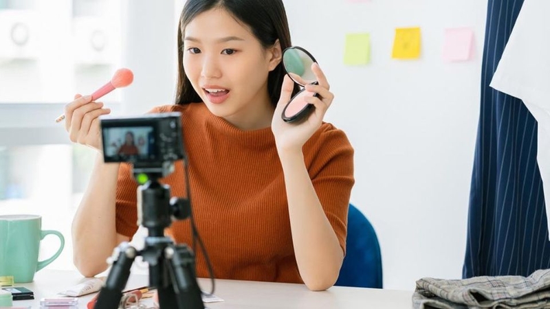 Tạo nội dung trên mạng xã hội (content creator)