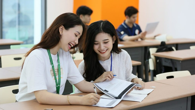 Sinh viên cần luôn ưu tiên việc học lên trên hết