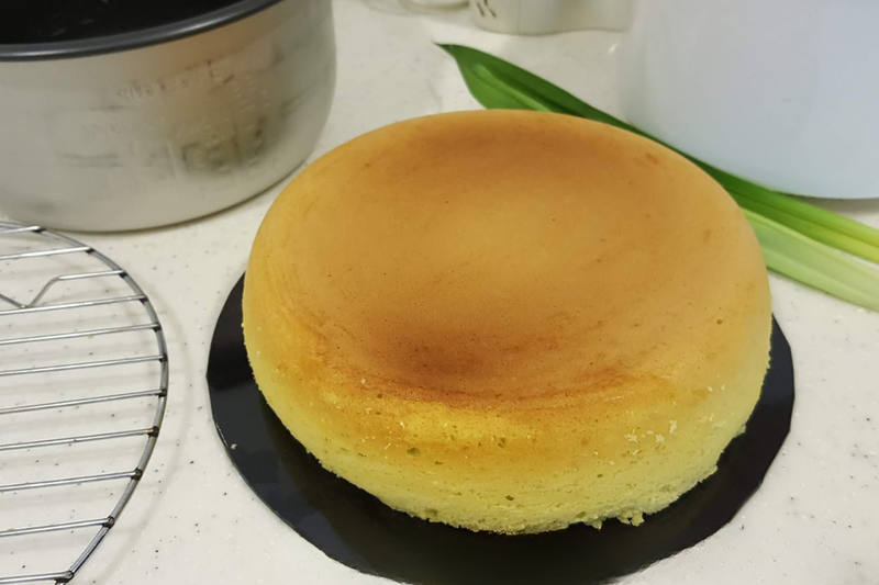 Cách làm bánh bông lan bằng nồi cơm điện
