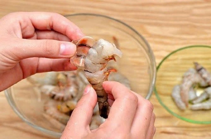 Cách làm bánh cuốn tôm bằng chảo chống dính ảnh 3