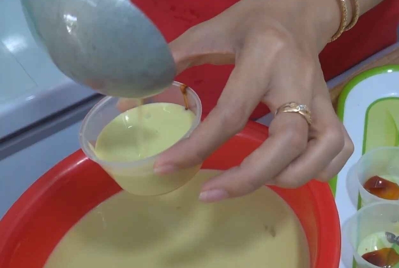 cách làm bánh flan caramen lá dứa 8