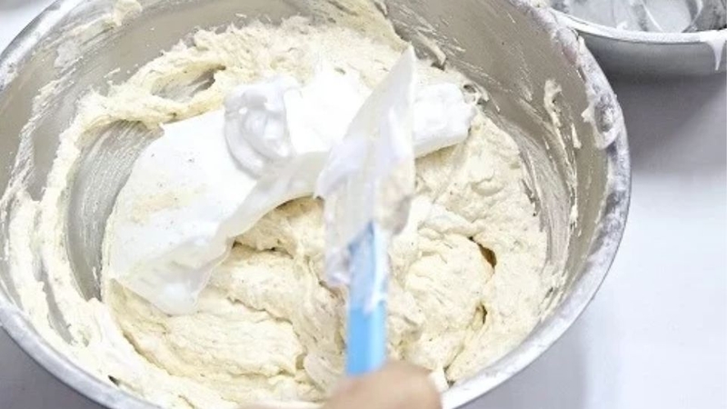 Bước 1: Trộn bột