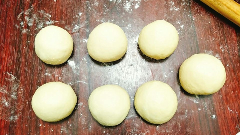Bước 4: Chia khối bột