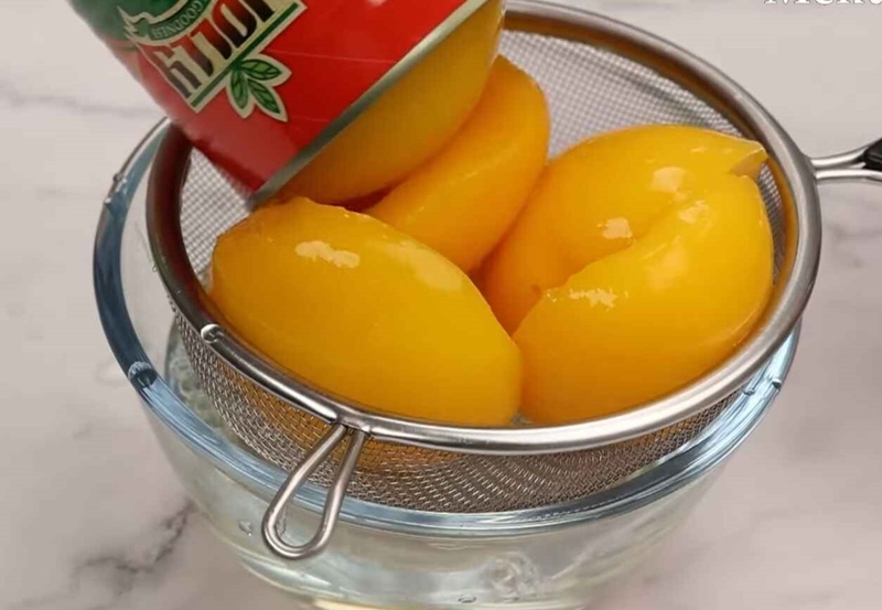 Tách riêng phần đào và nước ngâm