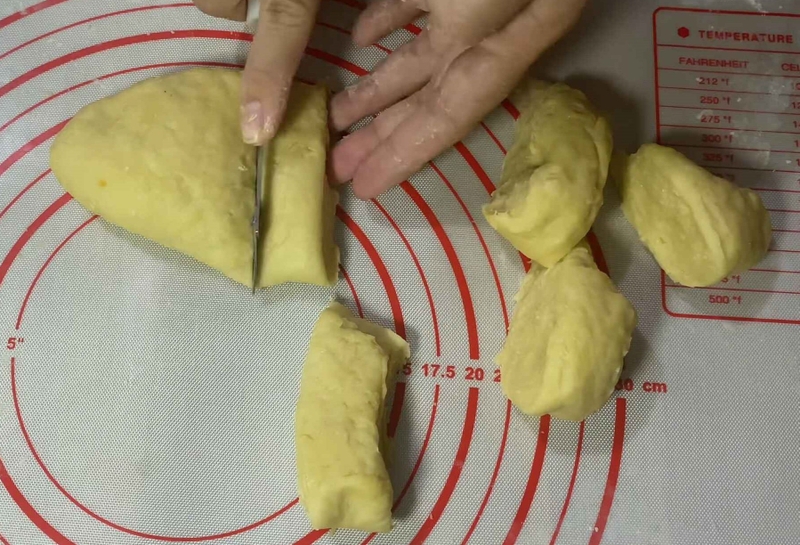 Chia bột thành những phần nhỏ