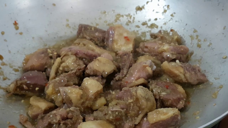 cách làm bồ câu xào sả ớt (ảnh 3)