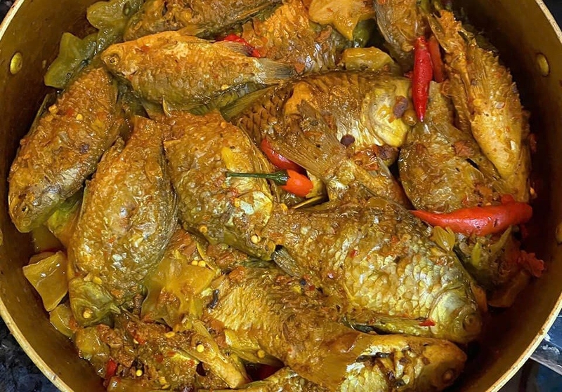 Cách làm cá diếc kho tương ảnh 5
