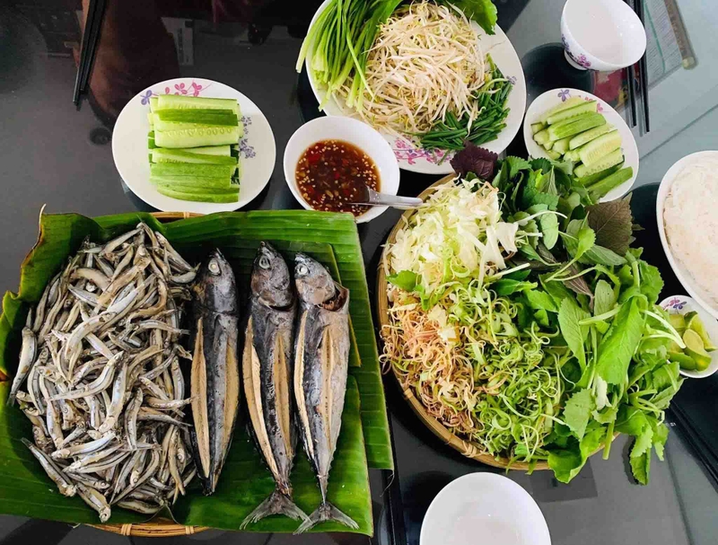cách làm cá ồ hấp cuốn bánh tráng 1