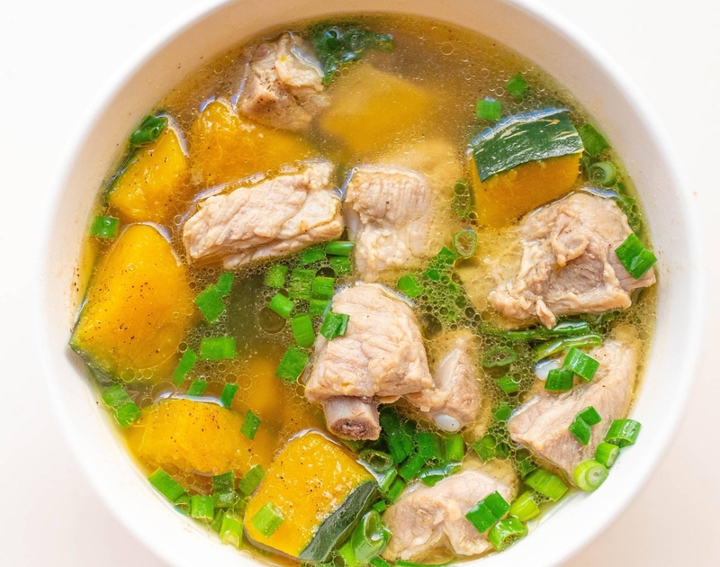 Cách nấu canh bí đỏ sườn heo 8