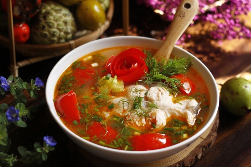 Hoàn thành canh chua cá Hà Nội