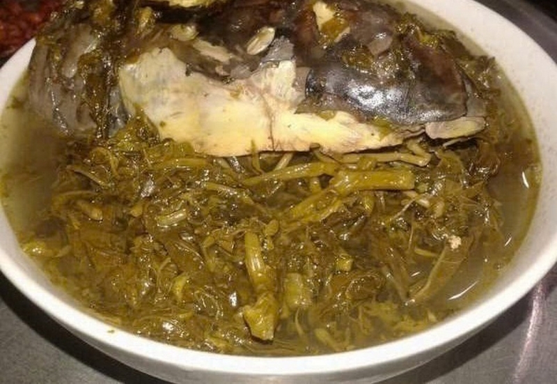 Cách làm canh rau sắn nấu cá ảnh 1