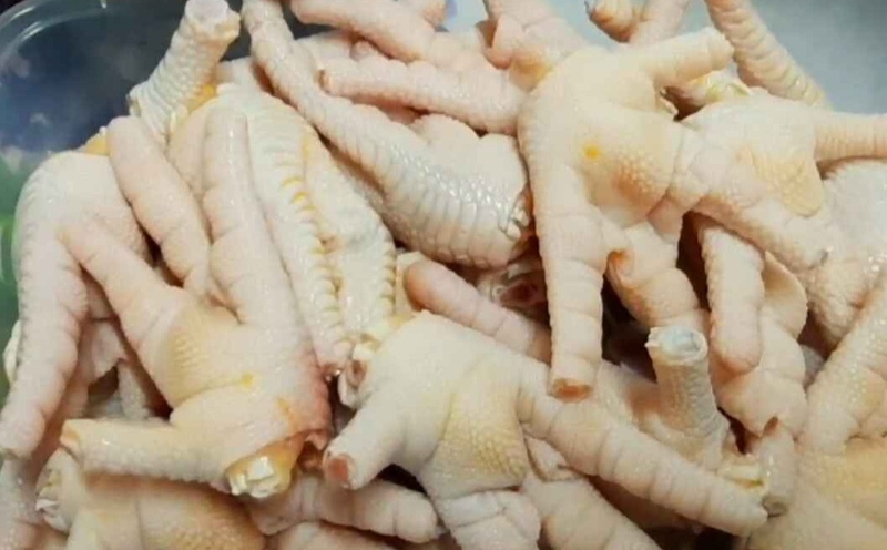 Cách làm chân gà xào sả ớt thơm lừng