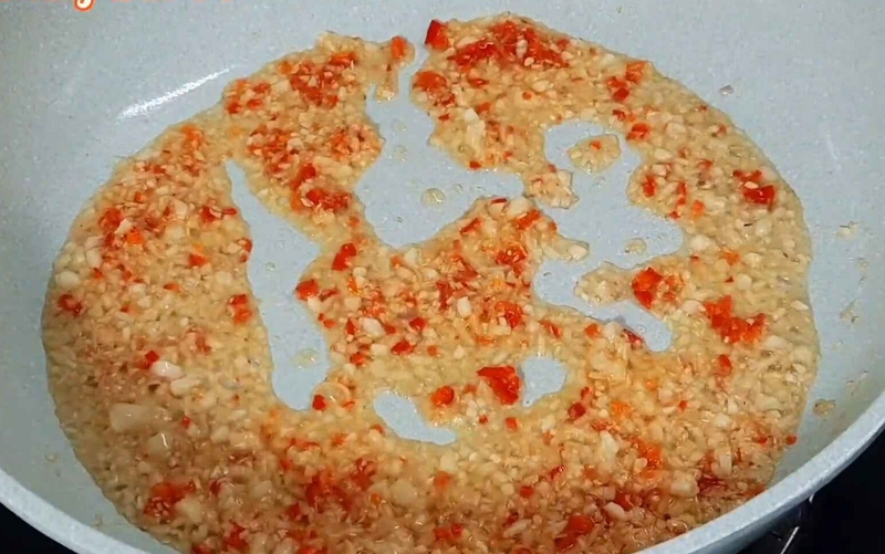 cách làm chân gà xào sả ớt 5