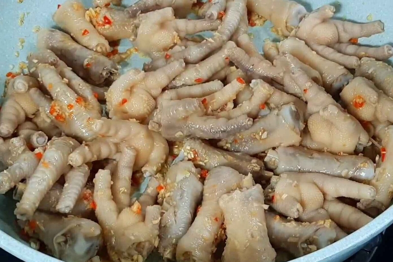cách làm chân gà xào sả ớt