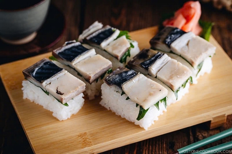 Cách làm cơm cuộn kiểu Nhật ảnh 2