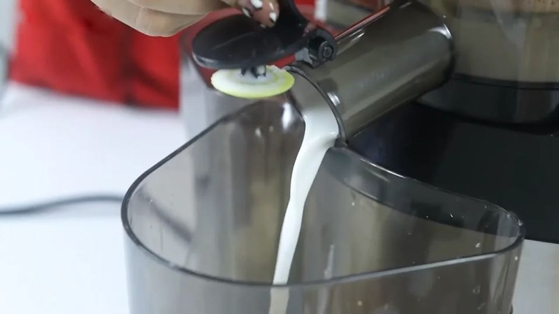 Cách làm dầu dừa bằng máy ép chậm 3
