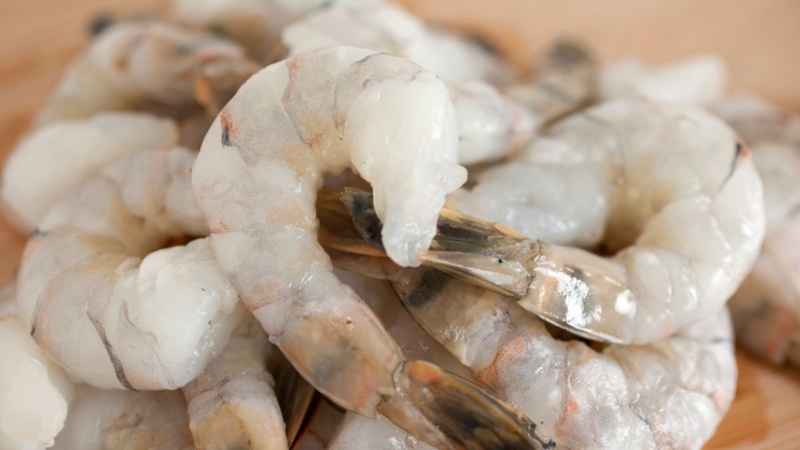 Bước 1: Sơ chế tôm