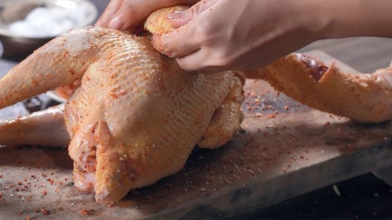 cách làm gà nướng muối sả 4