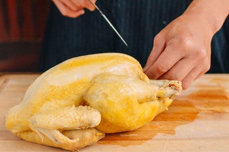 Những ai không nên ăn thịt gà