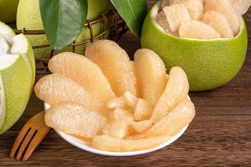 cách làm gỏi bưởi cá hồi 2