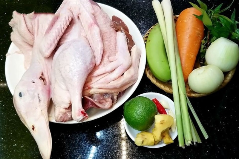 Nguyên liệu gỏi vịt rau răm bóp chuối xanh