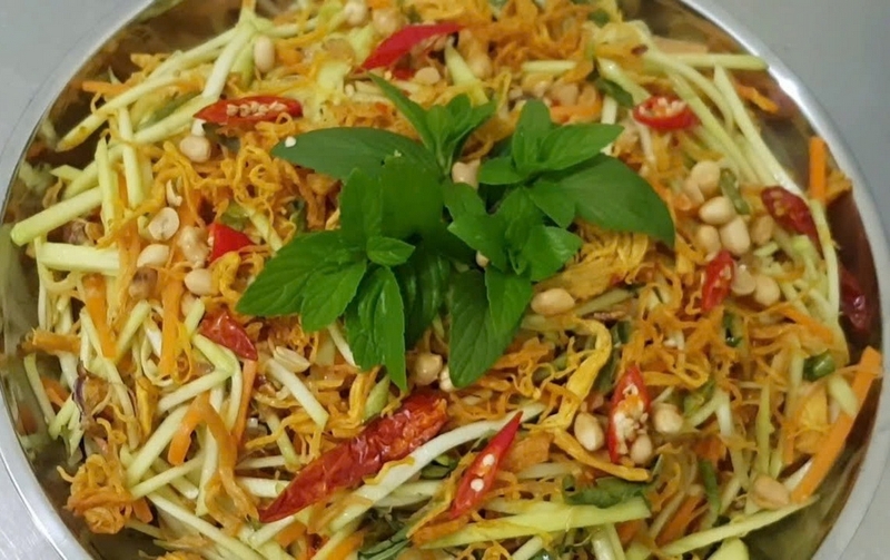 Cách làm gỏi xoài khô gà ảnh 3