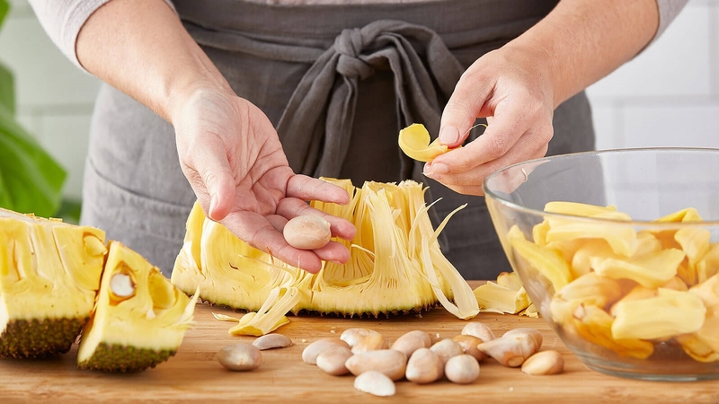 cách làm hạt mít rang muối ớt 1