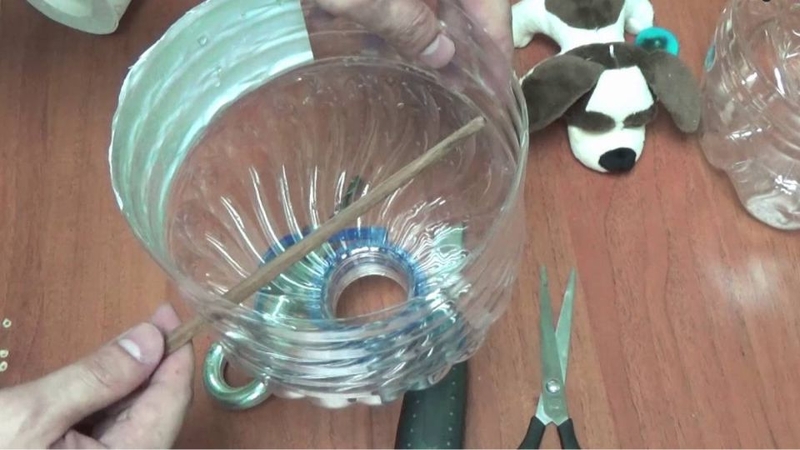 Cách làm hộp đựng giấy vệ sinh với chai nhựa