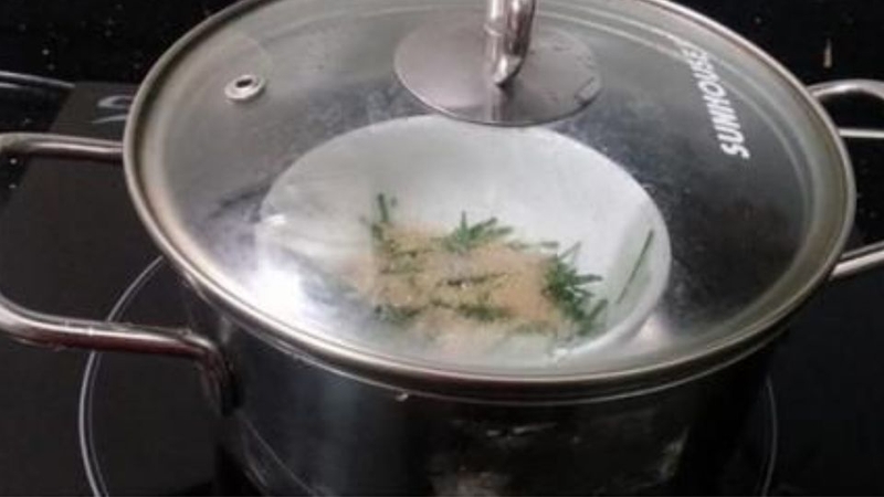 cách làm lá hẹ hấp đường phèn 3