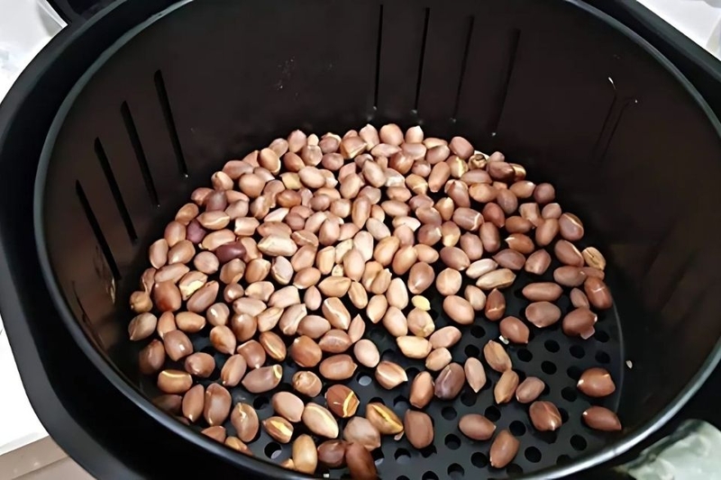 cách làm lạc rang mặn ngọt bằng nồi chiên không dầu