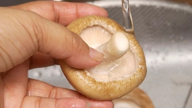 Bước 1: Sơ chế nguy&ecirc;n liệu