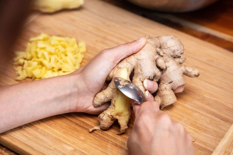 Bước 1: Sơ chế gừng