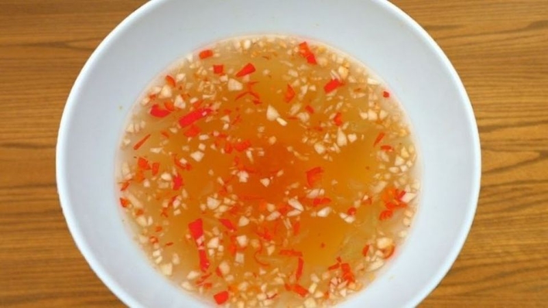 Bước 3: Pha gia vị cho nem
