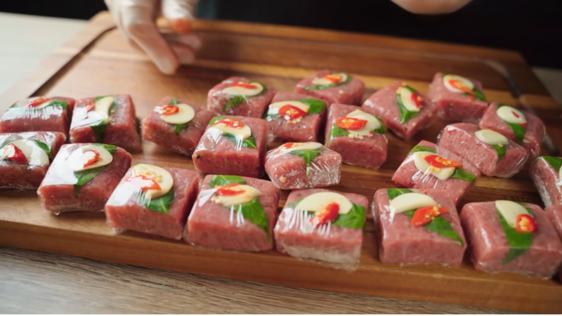 Thành phẩm nem chua thịt bò từ thịt bò xay 
