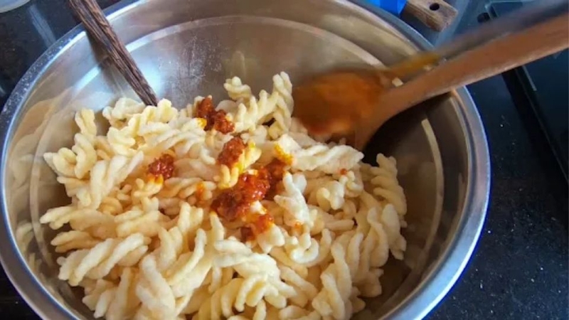 Cách làm nui chiên bằng nồi chiên không dầu vị cay