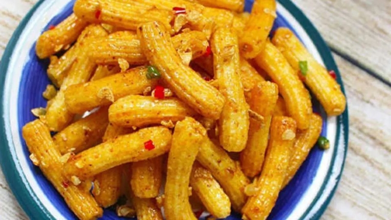 Nui chiên bằng nồi chiên không dầu với gia vị