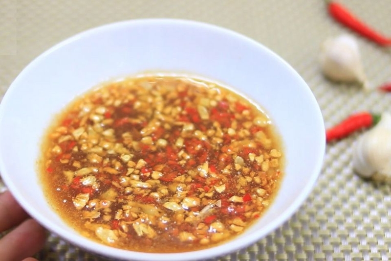 Sốt me chua cay mang đến hương vị đặc trưng
