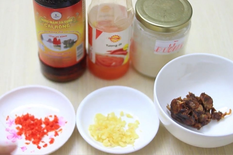 Nguyên liệu chuẩn bị khi làm nước chấm sốt me