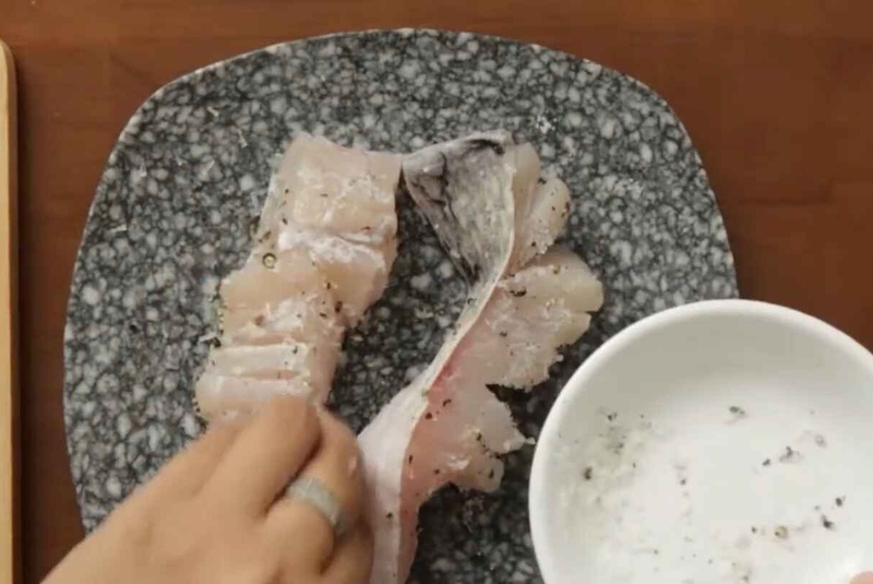 cách làm phi lê cá chẽm chiên giòn hình 5