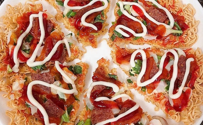 cách làm pizza từ mì tôm ảnh 4