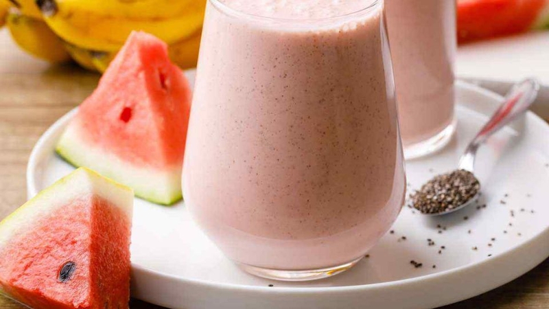 Cách làm sinh tố vú sữa với dưa hấu