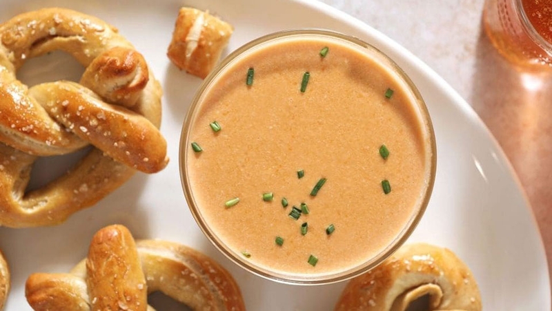 Sốt phô mai trứng muối là loại đồ chấm rất được yêu thích