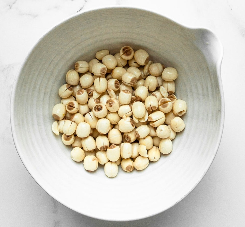 C&aacute;ch l&agrave;m sữa hạt sen cho b&eacute; - 04